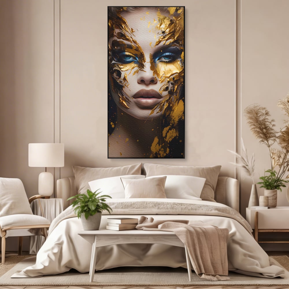 Tablou canvas cu tablou canvas cu portret de femeie si foita de aur, in rama de aluminiu negru, pe perete intr-un dormitor